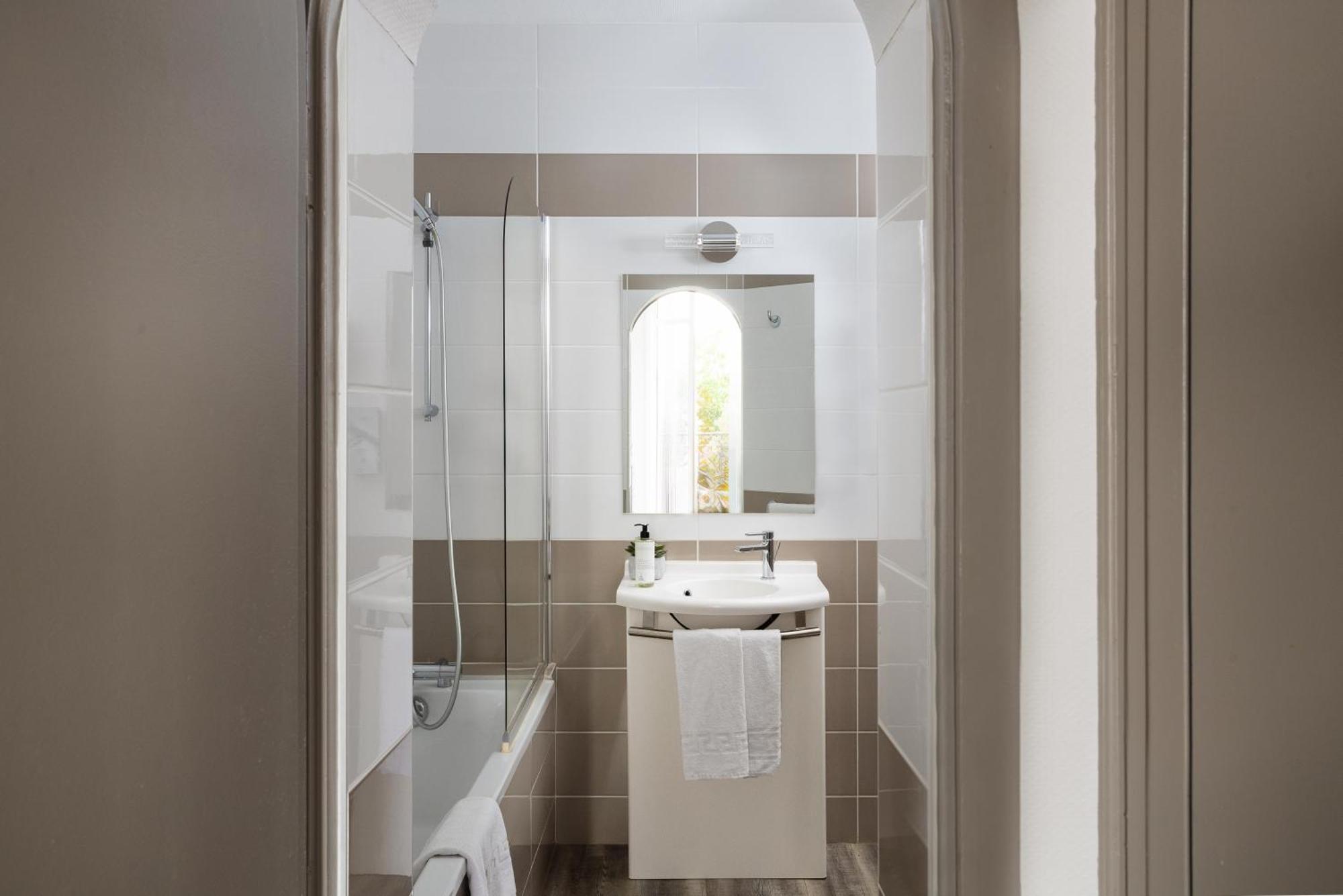 Hotel Suzane Angers Ngoại thất bức ảnh